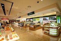 如何在免税店买到真正划算的化妆品