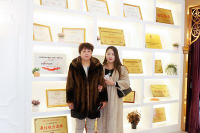 98年小姐姐美容院香蕉网视频在线观看签约故事