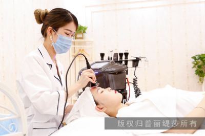 经常去美容院做脸部护理好吗？