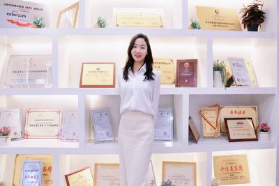 花朝二月，四川气质美女成功签约香蕉视频网页版！