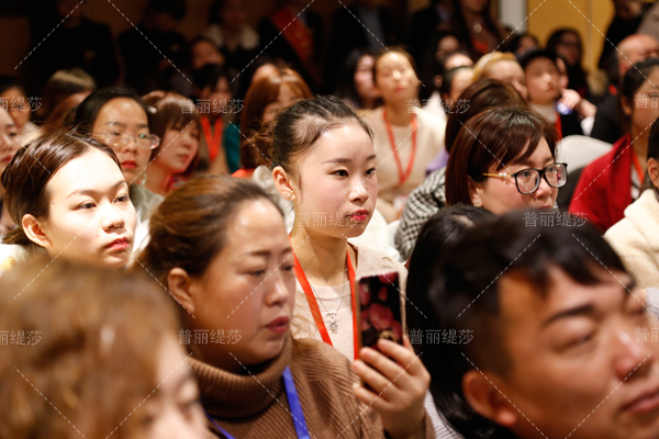 美容师如何训练口才