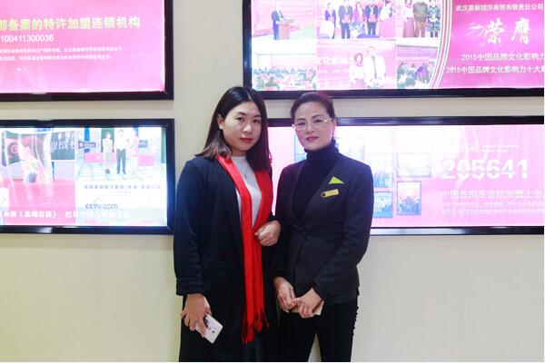 周女士