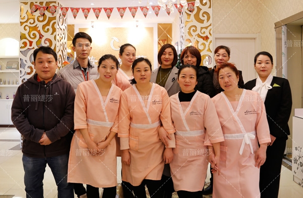 “感恩嘉年华”香蕉视频网页版直营店众贵宾云集 “感恩嘉年华”香蕉视频网页版直营店众贵宾云集