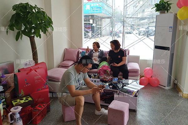 嘉兴崇福香蕉网视频在线观看店休息区