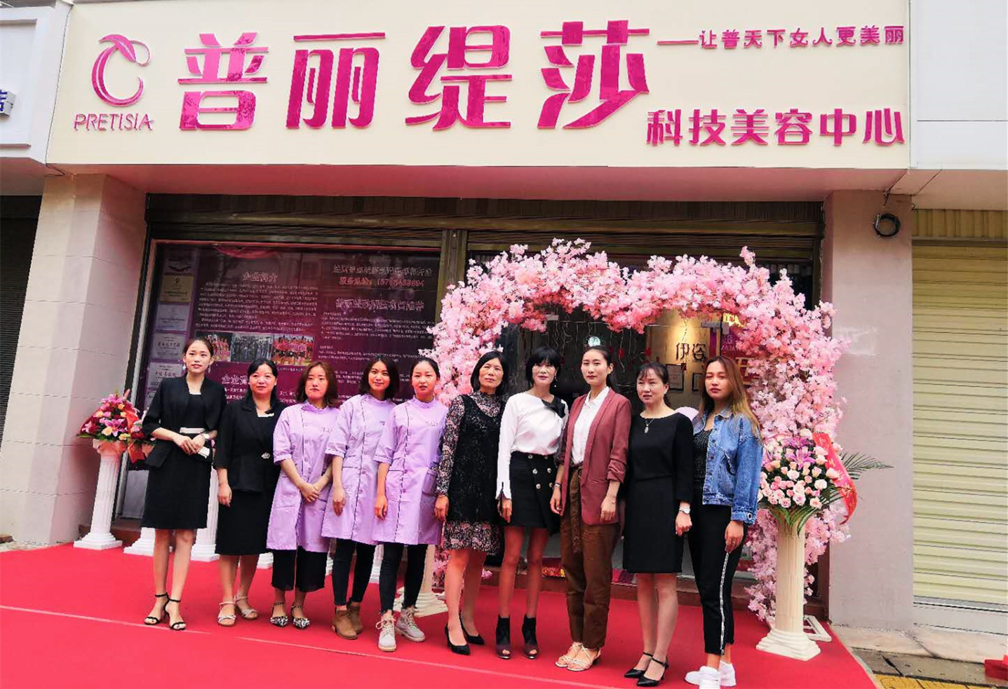 香蕉网视频在线观看快讯：40㎡的小店，如何一天狂赚8万元？