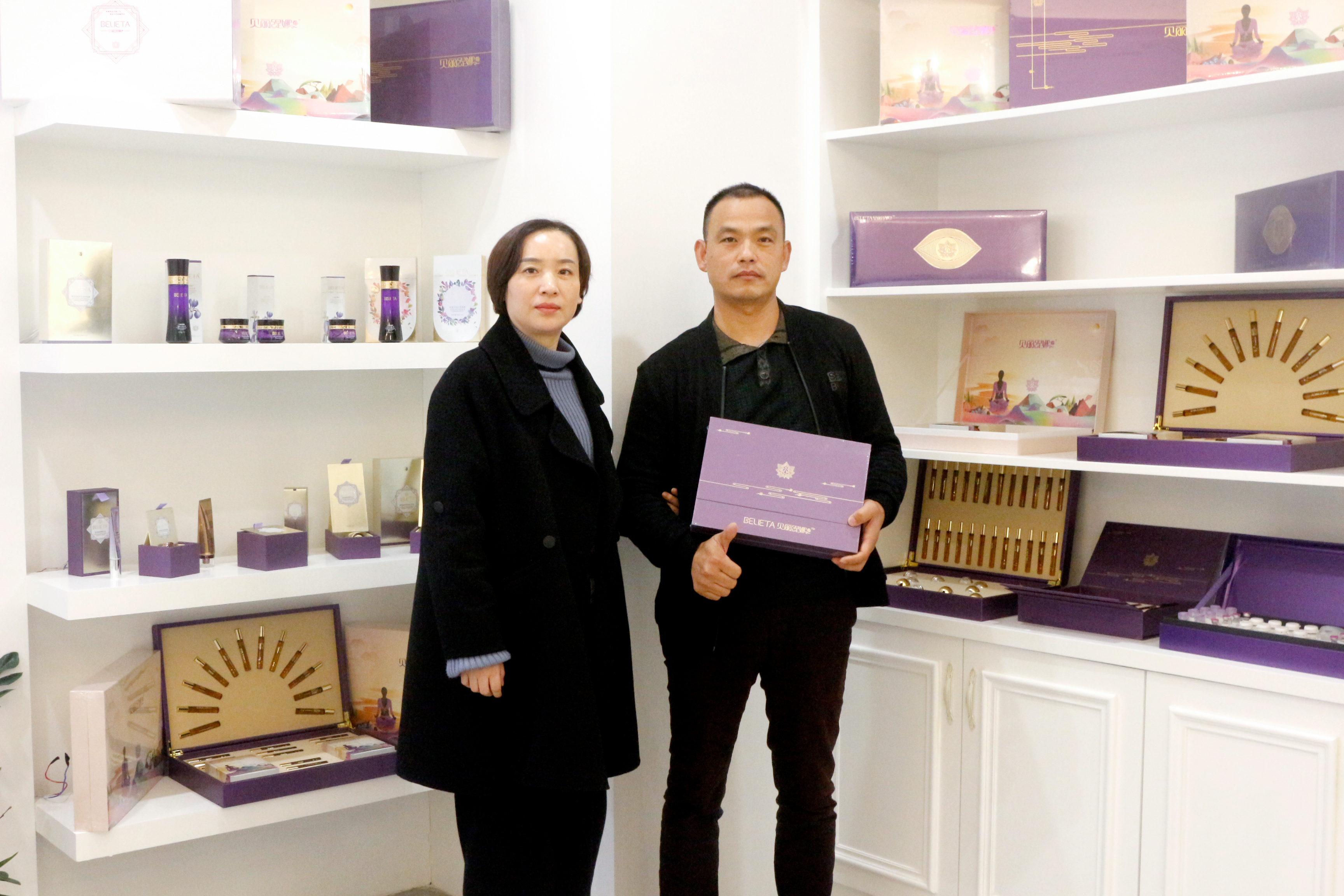 武汉夫妻签约香蕉视频网页版 ，同心合力开店