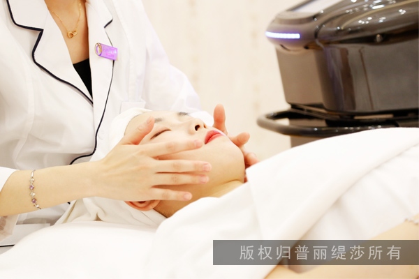 夏天化妆总出油脱妆快咋办