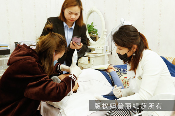 美容师店长带动不了美容师怎么办