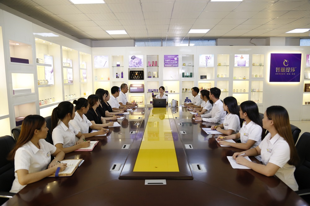 美容院晨会假大空？四点告诉你美容院开晨会有多重要！